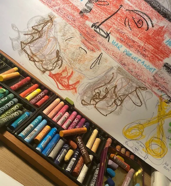 illustration af person tegnet med farvekridt